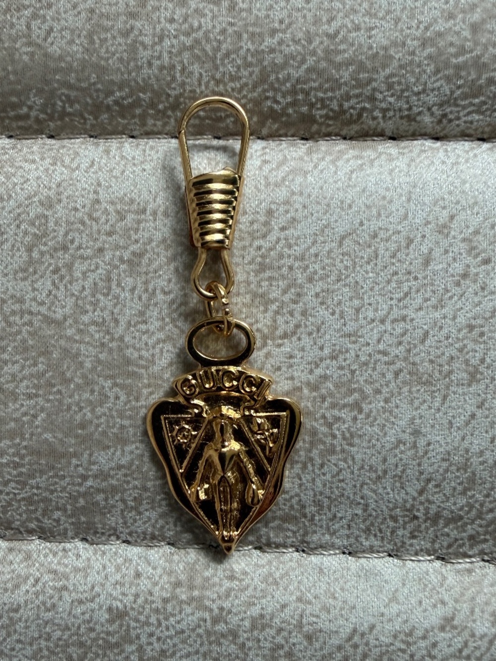 Authentic Vintage Gucci Gold Knight Crest Zipper Pull / Charm